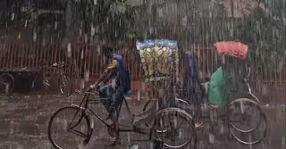 রাজধানী ও আশপাশে বৃষ্টি; জনজীবনে স্বস্তি